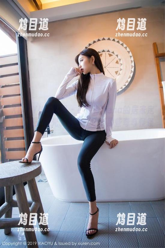 XIAOYU语画界 - 小海臀Rena的居家定制图集：阳光、懒觉，还有那些奇奇怪怪的抱枕