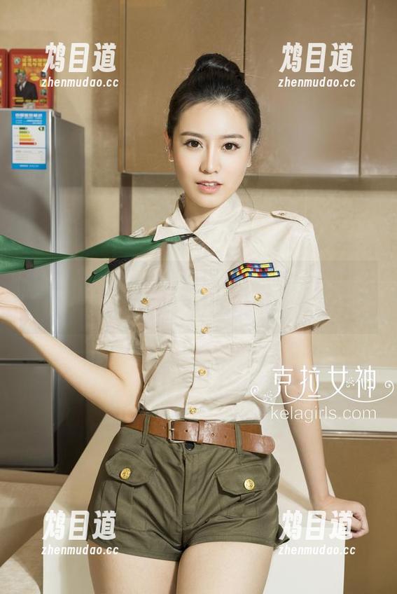 克拉女神 - 当汤怡遇海边：一个不小心又成了恶搞大片的主角！