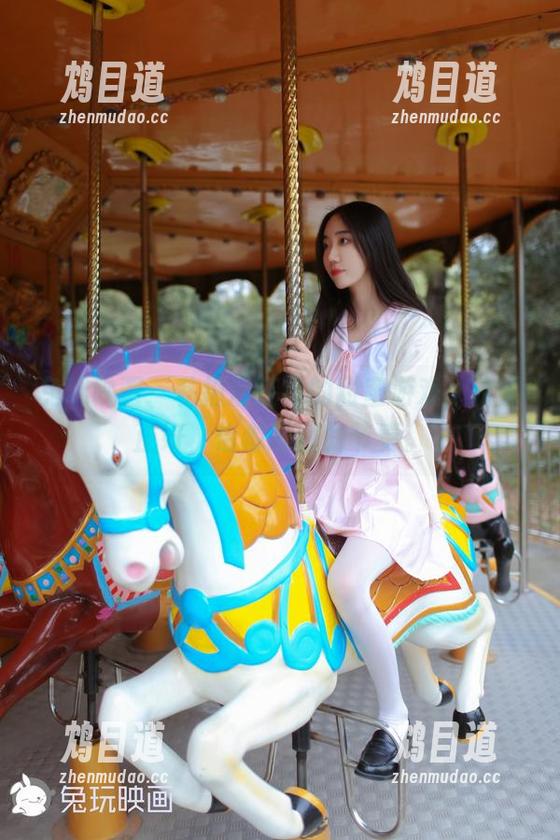 兔玩映画 兔玩映画:私拍浴缸里的甜蜜游戏,水温正好,恰似心跳的节奏。