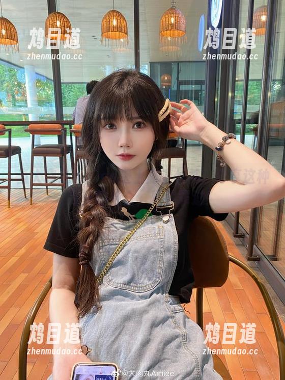 当大肉丸Amiee遇上高清丝袜：分享这种完美的组合，真是罪过！