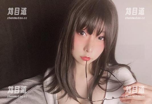 精选小泉学姐吖泳衣图集：不止好看，连摄像机都脸红了！