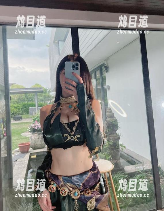 微密圈 - 写真中的小玉吃果冻，白丝是开场白，继续看下去吧！