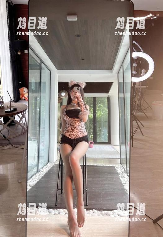 微密圈 - 小玉吃果冻的连体衣写真，免费获取，打破了我的审美底线！