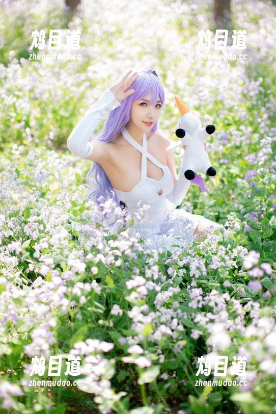 希希_啾 希希_啾的白衬衫原图:哇,难道是秋冬季节的流行预告?