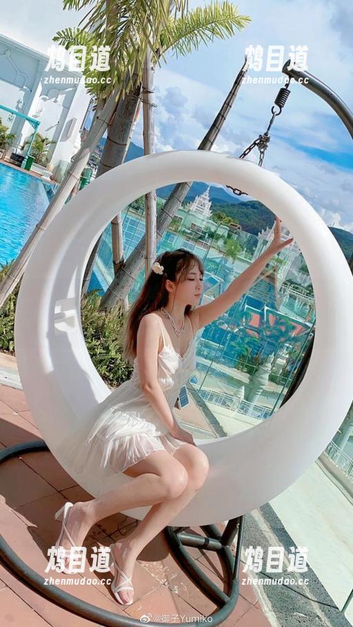 御子Yumiko的校园冒险在线登场，图片里面是快乐与尴尬的结合体！