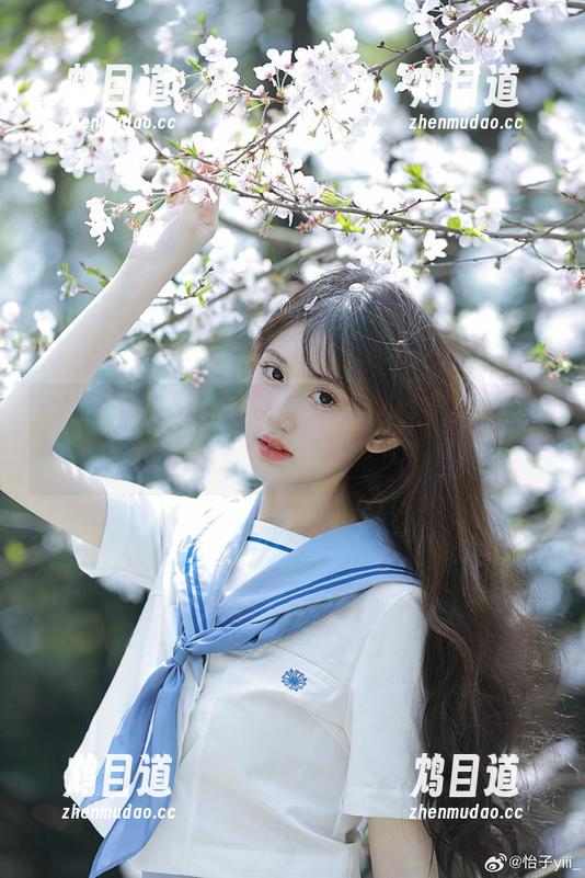 怡子yiii白裙美图合集：当风把小心脏养成了飞翔的蓝鸟！