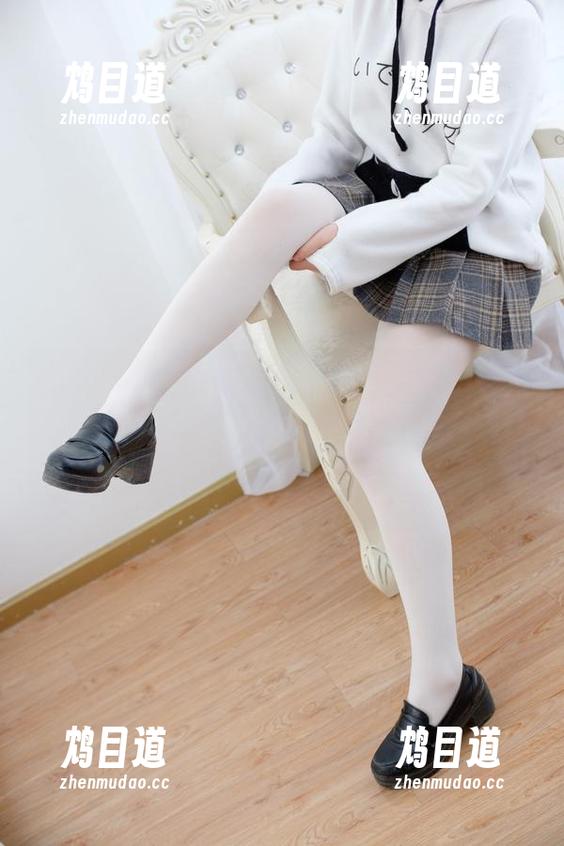 森萝财团 - 修女媛媛的写真梦：这个作品让你想对她低声耳语，甚至许下无关痛痒的承诺。