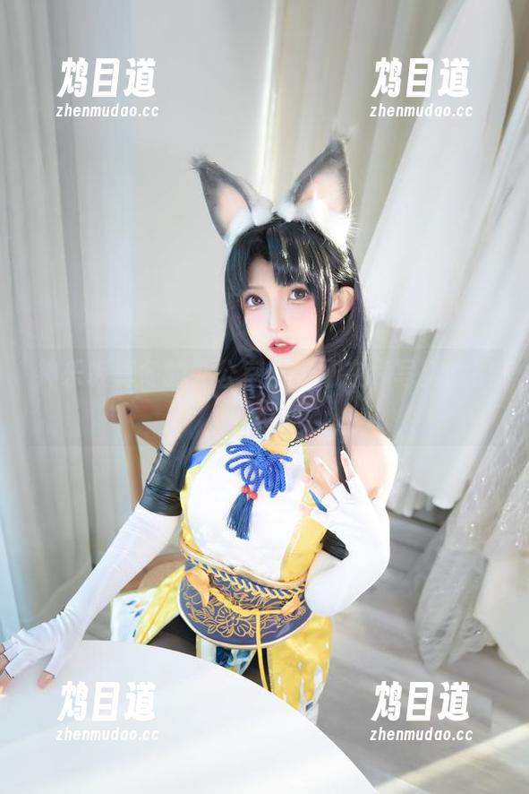神乐坂真冬的办公室：一场在线写真的职场幻想
