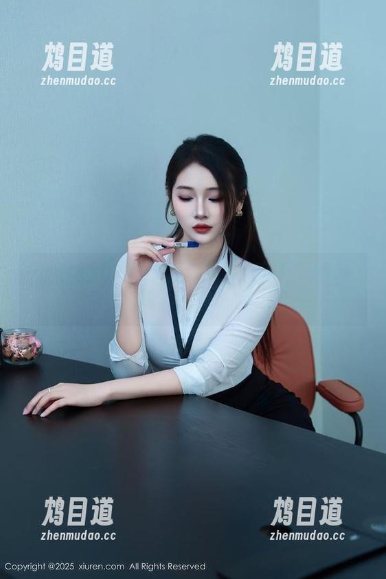 秀人网 - UU酱的美腿写真，完了，我又要充值了
