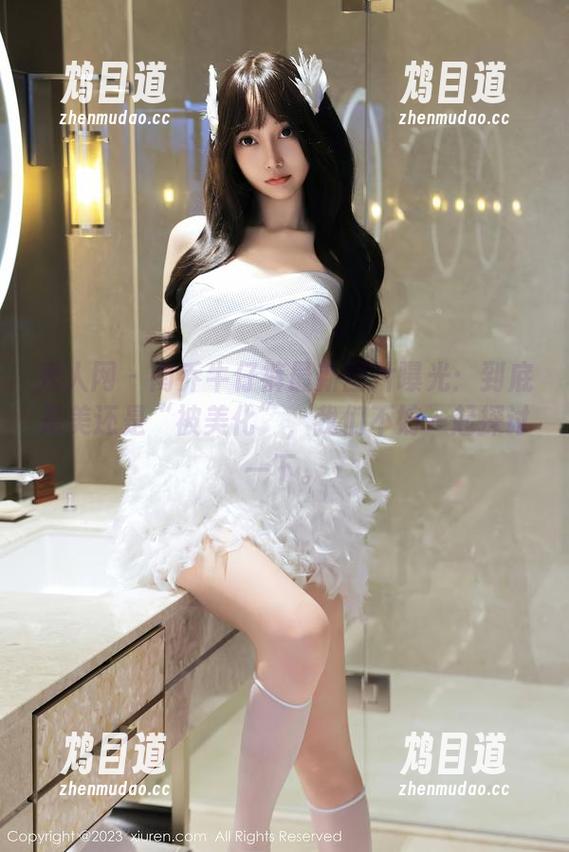 秀人网 - 南乔牛仔裤最新图片曝光：到底是美还是“被美化”，我们不妨一起探讨一下。
