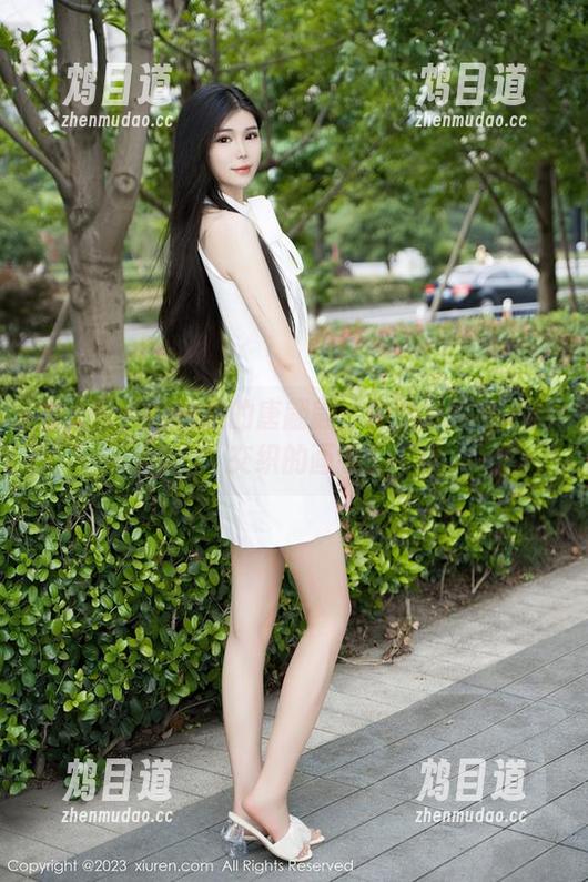 秀人网 - 网袜里的唐翩翩：精选写真与心跳交织的画卷