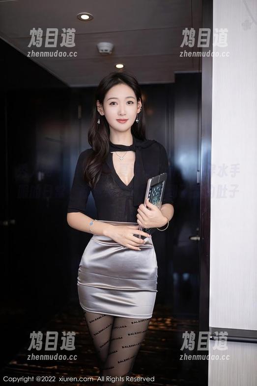 秀人网 - 照片里的夏诗雯Sally：穿水手服的日常，感觉海风真的吹到了我的肚子里！