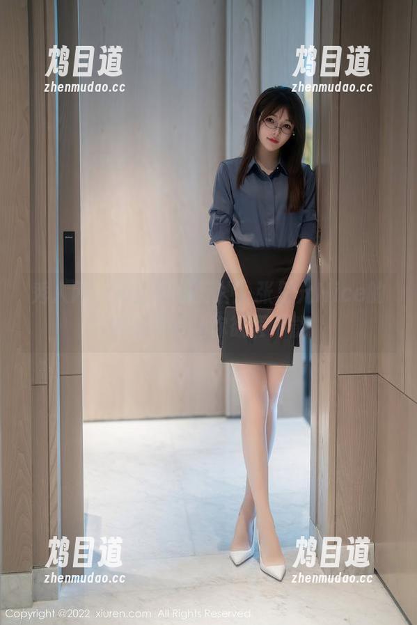 秀人网 - 制服风情万种，张思允Nice的高清图片让你欲罢不能