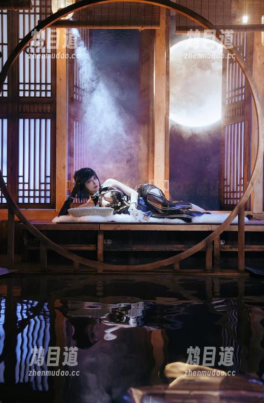 探秘秋和柯基最新美图：纱的质感让我恍惚了，真是太魔幻了！