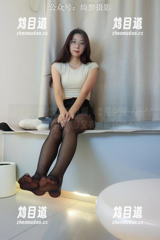 绮梦摄影 - 曦曦的礼服，套图中那一抹光影让我觉得温暖，却又有点微妙的不安。