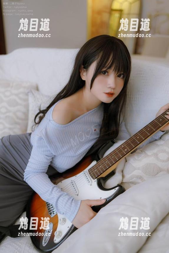 荒井喵喵 夏の彼女:荒井喵喵的套图,仿佛在说‘看我怎么像个萌妹子中的战斗机’!