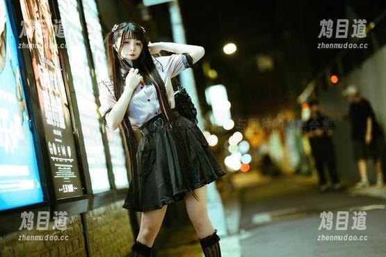 落落Raku 游走城市的落落Raku:女孩心事与图片的私密合集