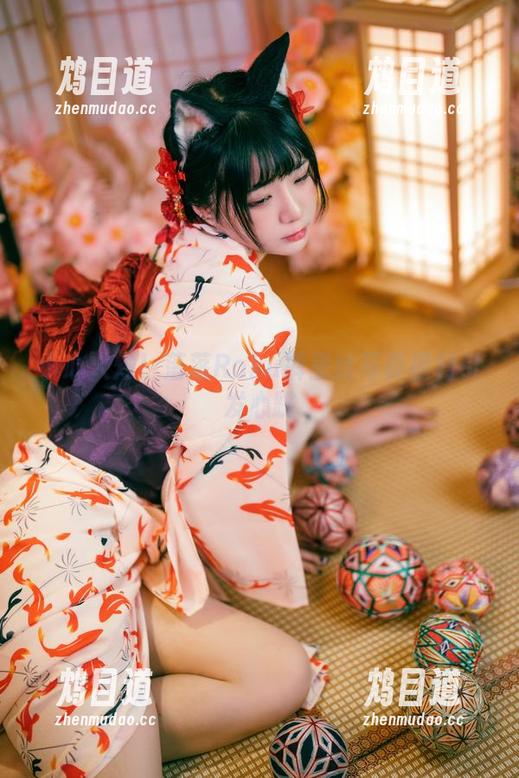 落落Raku 小心火烛!落落Raku裤里丝写真福利引发心跳