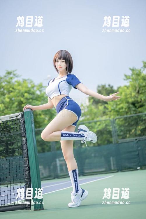 当蜜汁猫裘遇上运动服妹妹：精选作品集，瞬间沦陷的画面感！