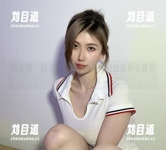 微密圈 - 醇子小姨写真合集：极致身材与霓虹梦境的交融