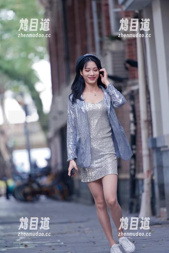 魔镜街拍 最新黑丝苗条图!魔镜街拍,简直又俏又迷!