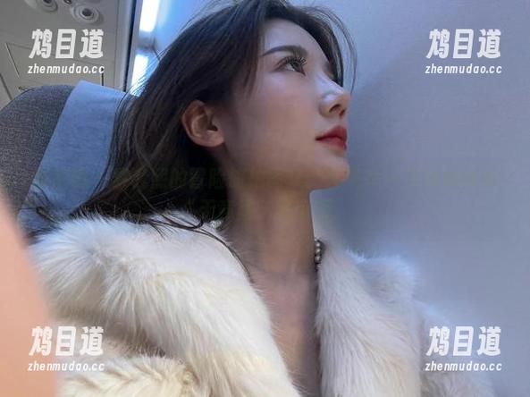 微密圈 - 黎允熙的冒险旅拍图集：发现每一个转角都有“无意间”的可爱。